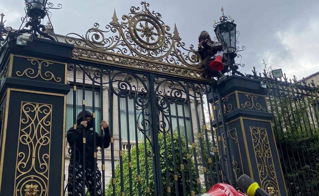 Colectivo feminista protestan en la sede de Segob (19/06/2025). Foto: Juan Carlos Williams / EL UNIVERSAL