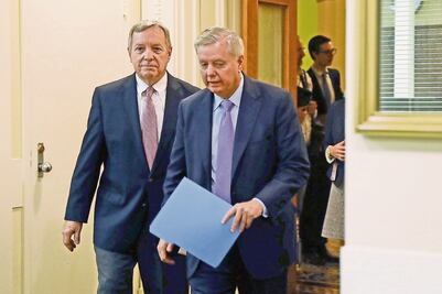 Presentan senadores proyecto para legalizar a los "dreamers"