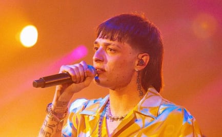 ¿Hay talento? Peso Pluma canta sin autotune y así se escucha su voz