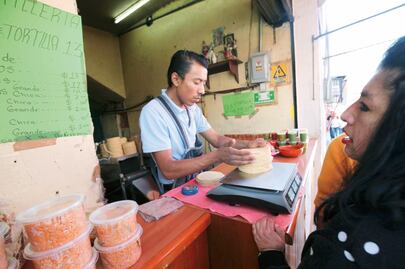 Sube entre uno y tres pesos kilo de tortilla, reportan