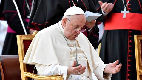 Bendecidas quizás, pero aún pecaminosas, dice el papa Francisco sobre parejas del mismo sexo