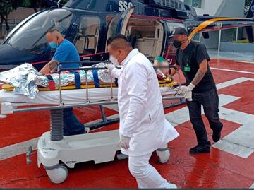 ADVERTENCIA DE IMÁGENES: Golpean y queman a hombre en Xochimilco; lo dejan con un palo de escoba en la garganta