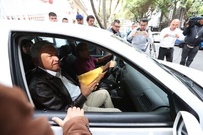 AMLO alista reunión con Meade y Anaya; "no se pasaron de lanza", dice