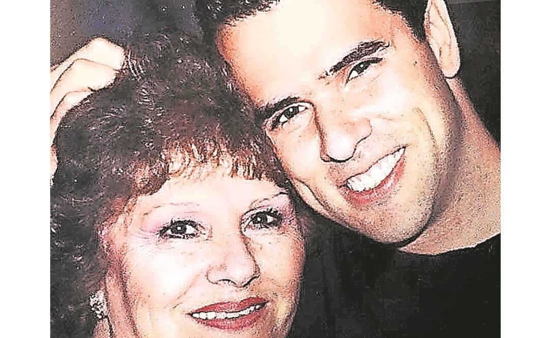 Deterioro. Regil explica que su mamá ya no habla y no reconoce, aunque a veces tiene momentos de lucidez y le dije “mijito”. (FACEBOOK)