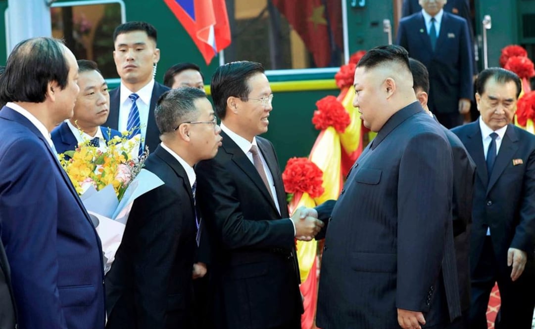 Kim Jong-un, siendo recibido a su llegada a Vietnam. Foto: Reuters 