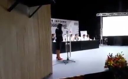 Diputada de SLP se “traba” al leer su informe de labores