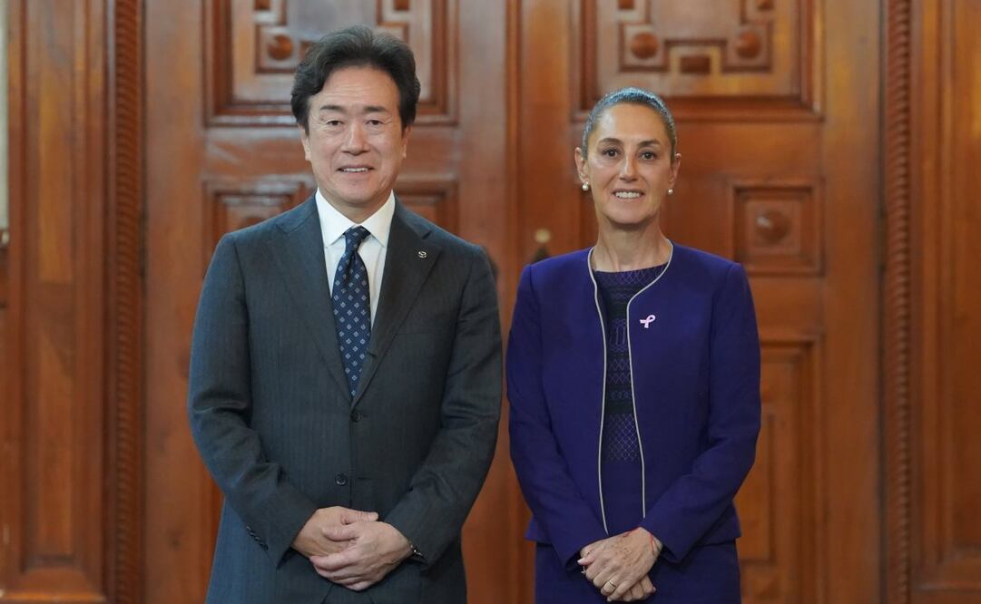 La presidenta Claudia Sheinbaum se reunió en Palacio Nacional con Masahiro Moro, director ejecutivo mundial de Mazda Motor Corporation, este martes 21 de octubre de 2025. Foto: Presidencia