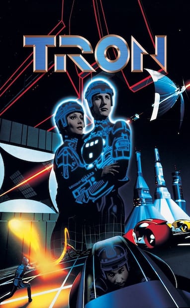 Syd Mead diseñó elementos clave de clásicos como "Tron" (1982), donde las icónicas motos ganaron un lugar en la memoria de los fanáticos. Pinterest.