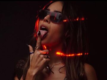 Danna Paola eleva la temperatura con baile en Miami y Santa Fe Klan se toma foto con ella