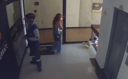 Captan cómo madre salva a su hijo de caer de escaleras en edificio de Colombia