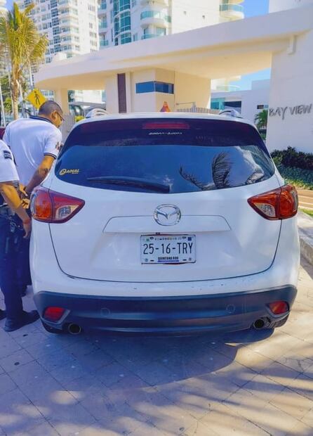 Detienen a taxistas y conductora de Uber en Cancún por alterar el orden público