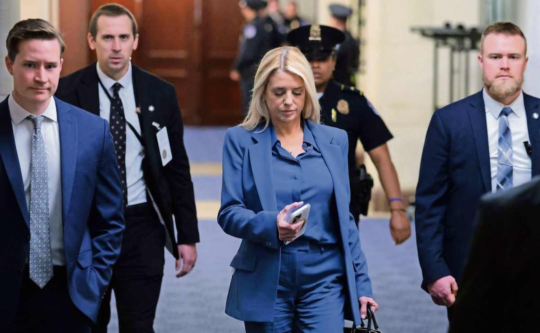 La fiscal Pam Bondi aseguró que el envío de presos mexicanos a EU es “otro logro histórico” en la administración de Donald Trump. Foto: AFP