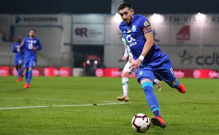 Héctor Herrera rescata al Porto