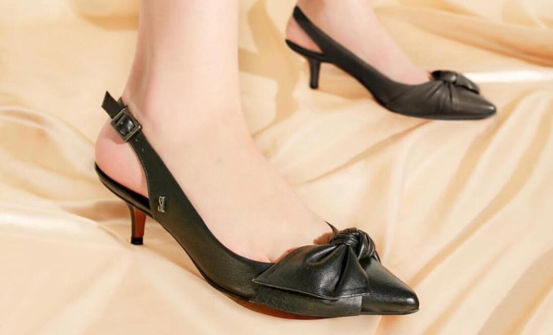 El tacón de gato o kitten heel es lo más cómodo para usar con una agenda muy apretada. Foto: Instagram