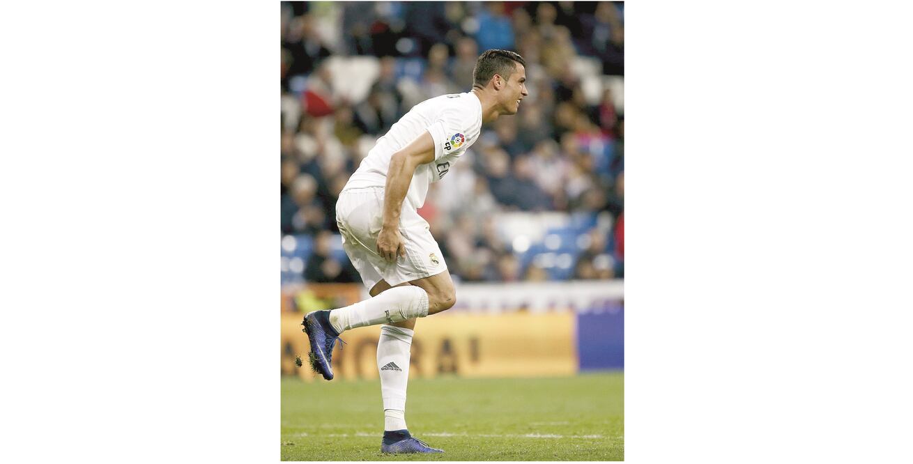 Ronaldo tuvo que salir por una molestia en el femoral (JUAN MEDINA. REUTERS)