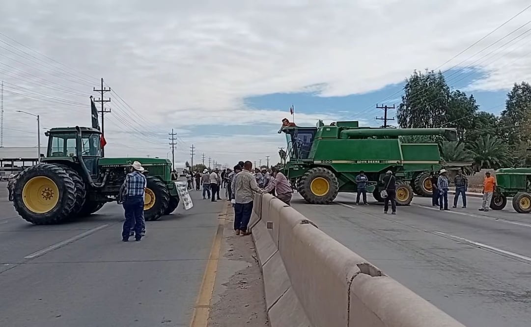 Productores agrícolas desalojan bloqueo entre Mexicali, Baja California y San Luis Río Colorado, Sonora; continúan negociaciones con el gobierno.