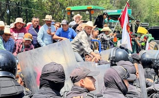 Transportistas y campesinos logran acuerdos en Segob; mantienen amenaza de boicot al Mundial