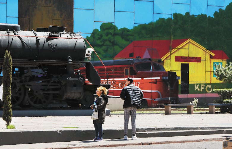 La red de empresas acusada de facturera que construye parte de la reubicación de las vías del tren de Nogales ha simulado competencia en al menos cuatro contratos con el gobierno, publicó EL UNIVERSAL. Foto: de Carlos Licón