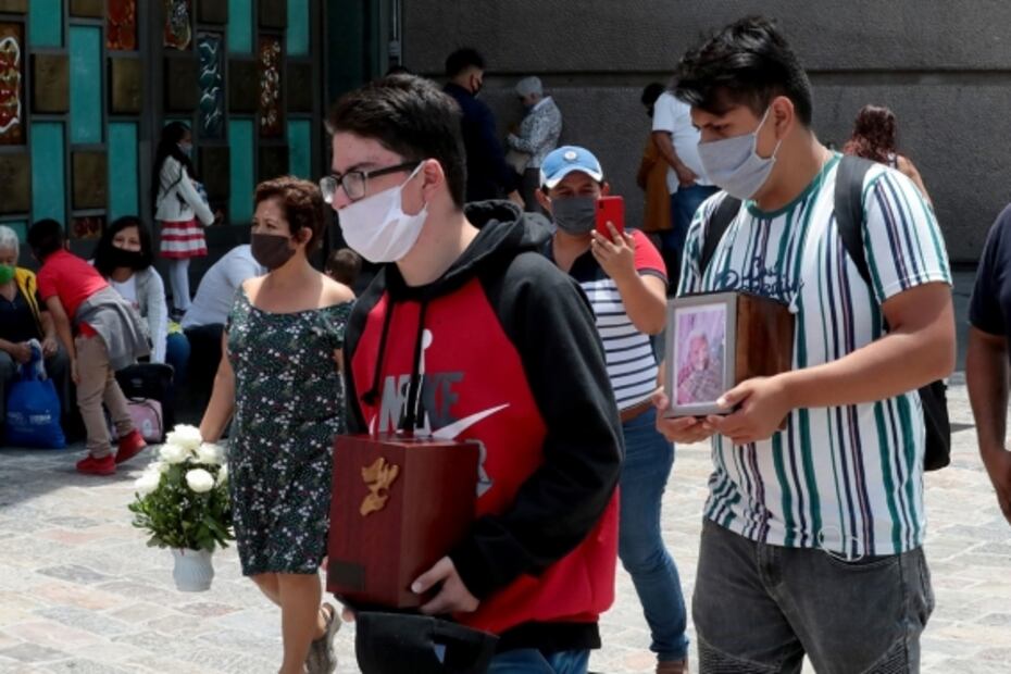 Manifestaciones, playas abarrotadas y besos en semáforo rojo y naranja, entre las fotos de la semana
