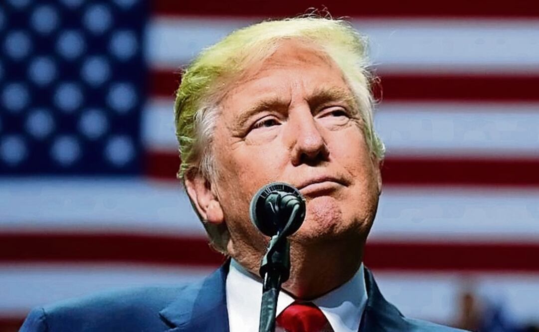 President Donald Trump listens during a meeting - Photo: File photo/EL UNIVERSAL