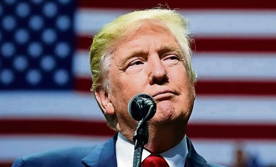 President Donald Trump listens during a meeting - Photo: File photo/EL UNIVERSAL