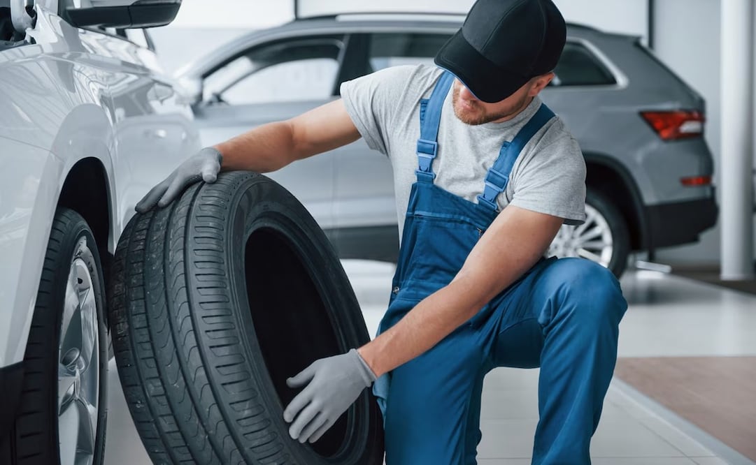 Llanta para el auto. Foto: Freepik