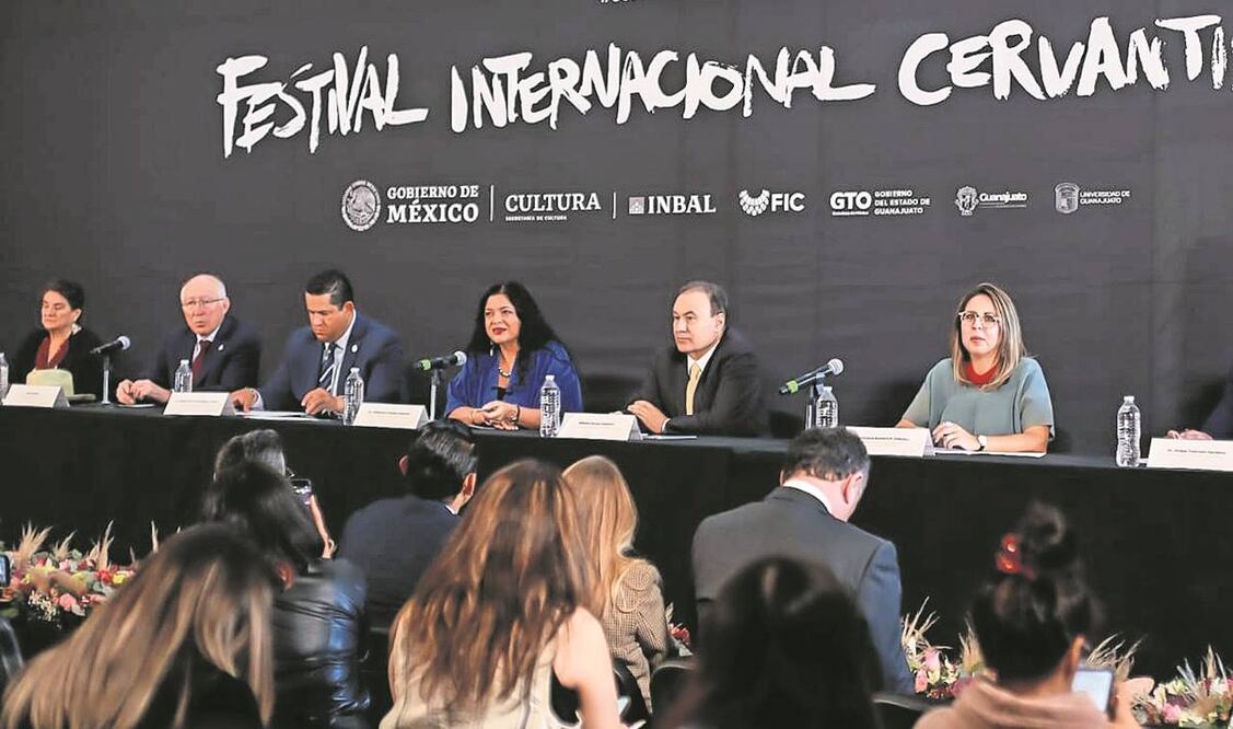 En la rueda de prensa: el embajador Ken Salazar; el gobernador de Guanajuato, Diego Sinhue Rodríguez; la secretaria de Cultura, Alejandra Frausto. Foto: Secretaría de Cultura