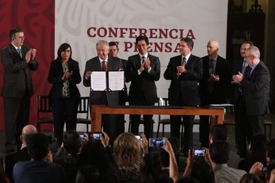 Gobierno fortalece finanzas de Pemex con decreto y acuerdo bancario por 8 mil mdd