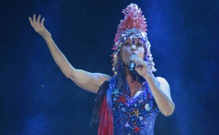 Yuri paga deuda en Costa Rica con crítica a J.Lo