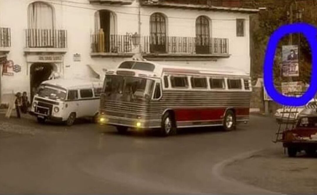 La serie "Por siempre Joan Sebastian" no se ha salvado de las críticas por sus errores de producción. Aunque los primeros episodios están ambientados en los años 60, el público notó que, por ejemplo, se veían carteles de Gerardo Ortiz  FOTO: YOUTUBE