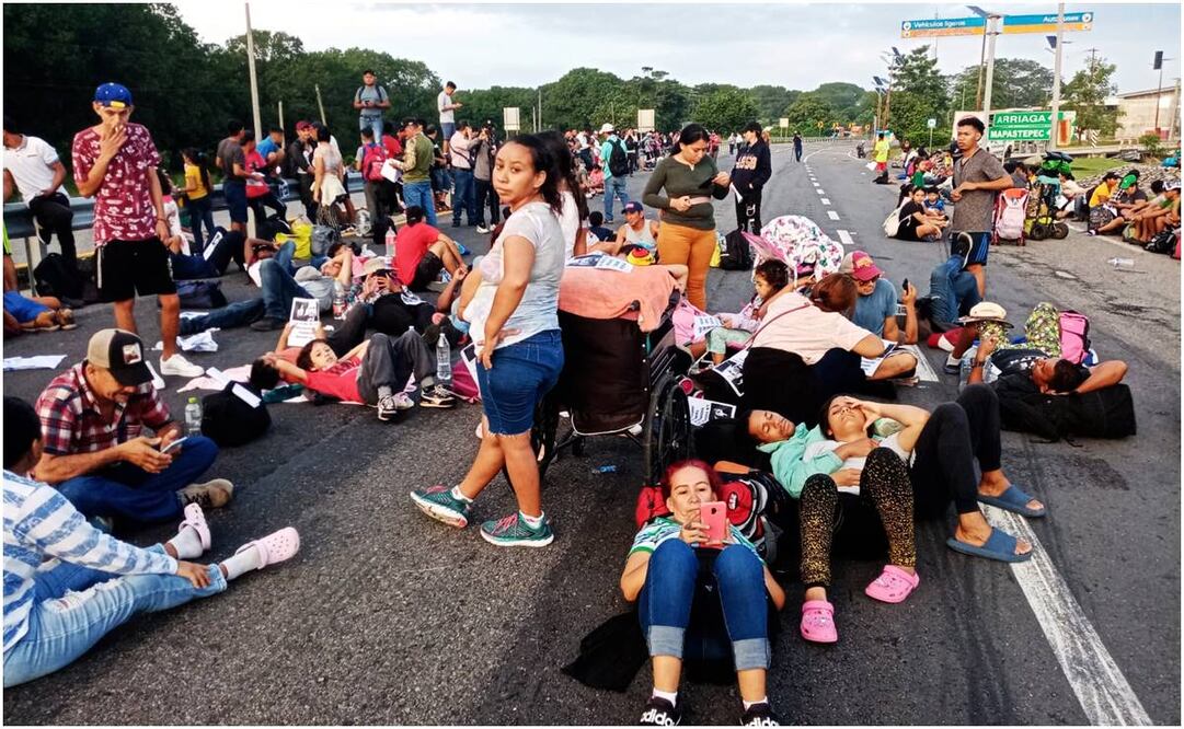 Migrantes bloquean carretera de Chiapas. Foto: María de Jesús Peters/ EL UNIVERSAL