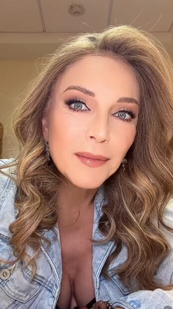 Laura Flores recibe halagos de sus fans tras nueva imagen.