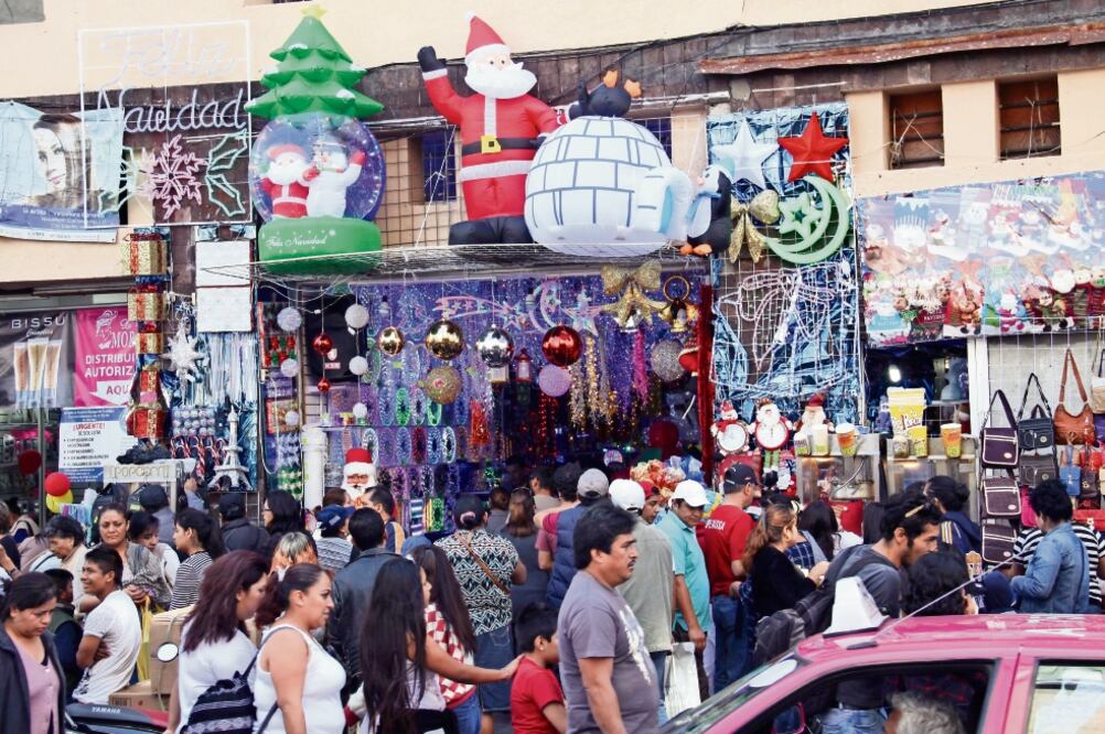 Los comerciantes informales inconformes se encuentran en Moneda, Correo Mayor y Corregidora (ARCHIVO EL UNIVERSAL)