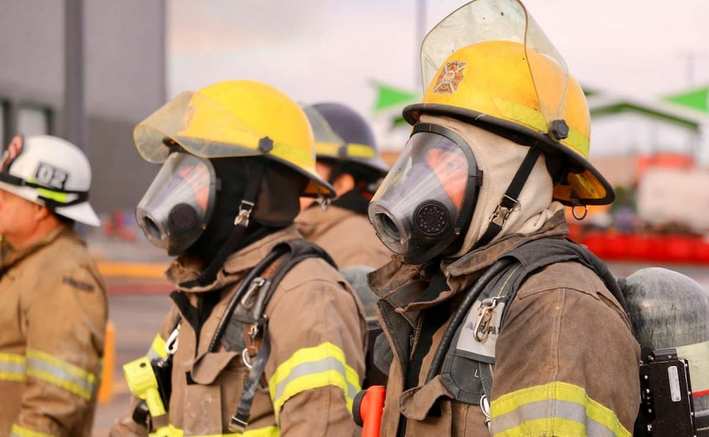 Bomberos llegan a atender incendio en tienda Hermosillo, Sonora (12/02/2026). Foto: Especial