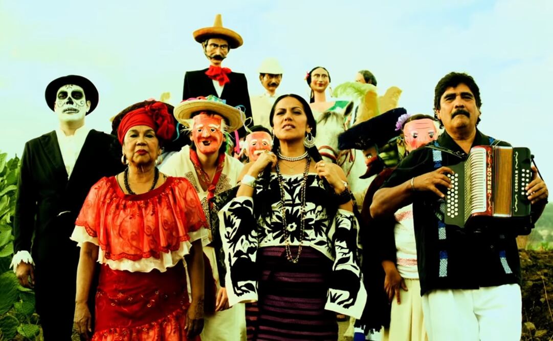 Celso Piña con Toto la Momposina y Lila Downs grabó "“Zapata se queda” de la oaxaqueña. Foto: Captura video