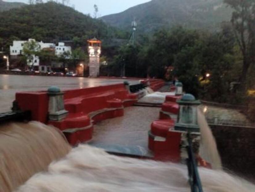 Desborda presa De la Olla e inunda Guanajuato