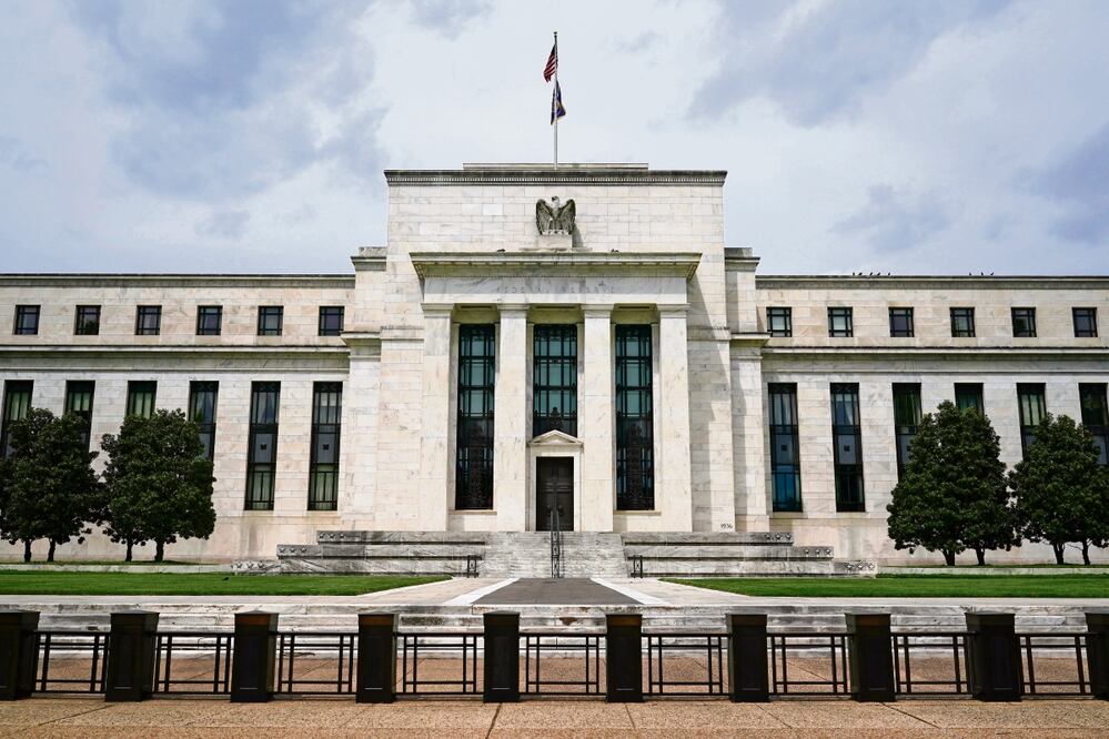 Las tasas de la Fed habían subido hasta situarse entre 5.25% y 5.50%, y permanecieron en ese nivel durante más de un año, para combatir la persistente inflación y un contexto de desempleo históricamente bajo. Foto: Archivo/El Universal