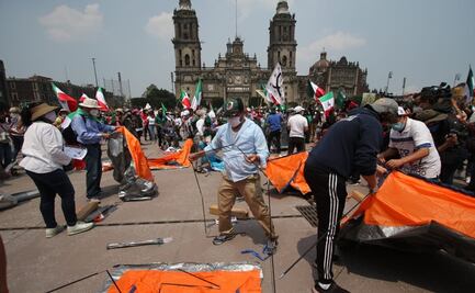 Integrantes del FRENAAA instalan plantón en el Zócalo