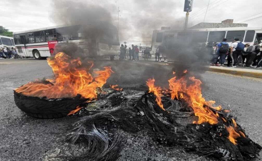Normalistas de Oaxaca exigen que examen de admisión sea presencial, por falta de internet 