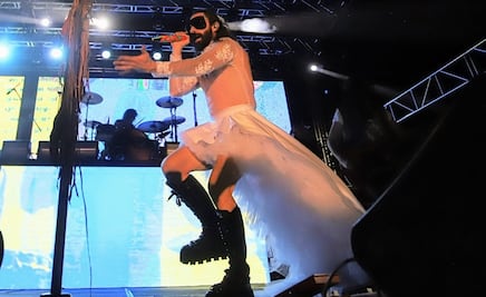 Jay de la Cueva vestido de novia escandaliza a la sociedad conservadora de Sonora