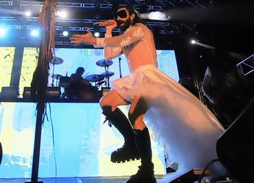 Jay de la Cueva vestido de novia escandaliza a la sociedad conservadora de Sonora