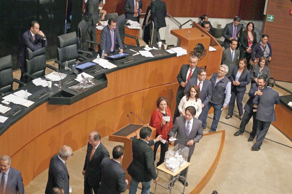 En la última sesión del Senado, los grupos parlamentarios mantuvieron sus divergencias en los temas más importantes, pese a que su compromiso al iniciar el periodo ordinario era aprobarlos (BERENICE FREGOSO. EL UNIVERSAL)