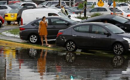 Lluvia y granizo causan inundaciones en Guadalajara