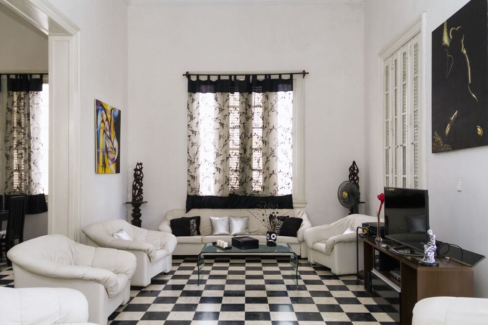 La plataforma Airbnb ofrece más de seis mil casas para hospedaje de los turistas. 