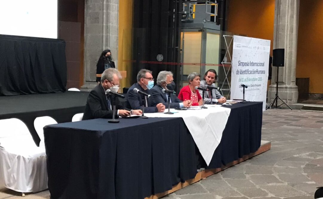 Encinas acudió a la inauguración del Simposio Internacional de Identificación Humana. Foto: Twitter @FED_GIZMX