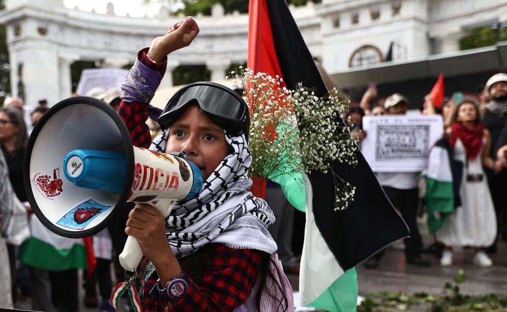 Mega marcha "México por Palestina" ahora en el Hemiciclo a Juárez. Foto: Berenice Fregoso/ EL UNIVERSAL