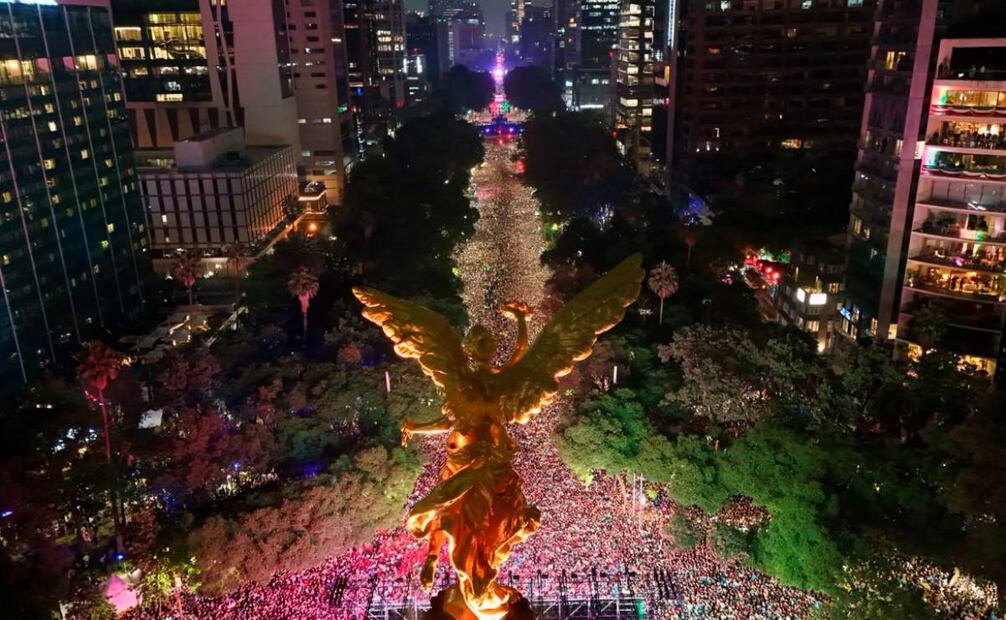 Aficionados en Paseo de la Reforma, CDMX. Celebración del mundial 2026. Foto: Valente Rosas