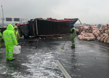 Exceso de neblina provoca choque entre camiones en Circuito Exterior Mexiquense