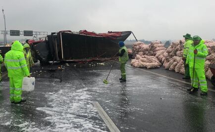 Exceso de neblina provoca choque entre camiones en Circuito Exterior Mexiquense