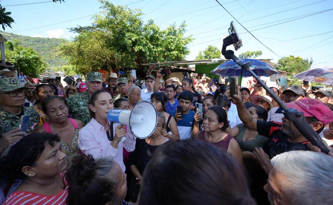 La presidenta Claudia Sheinbaum Pardo recorrió los municipios de Huachinango y La Ceiba, en Puebla, y posteriormente a Poza Rica, en Veracruz, este domingo 12 de octubre de 2025. Foto: Presidencia